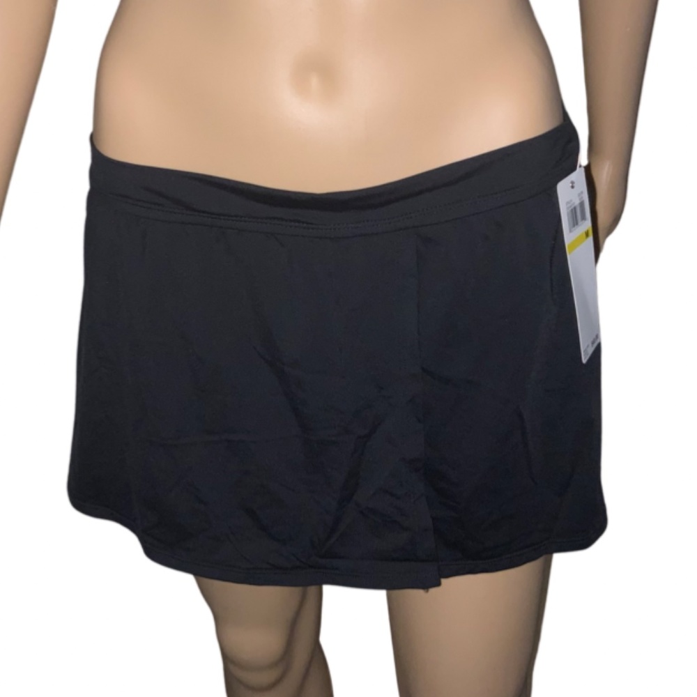 Catalina Swimwear Skort bikini bottom. Size M. NWT